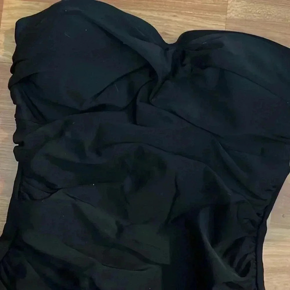 White Stag - Women's Halter Skirted Black Swimsuit Size 4-6 - Picture 2 of 5